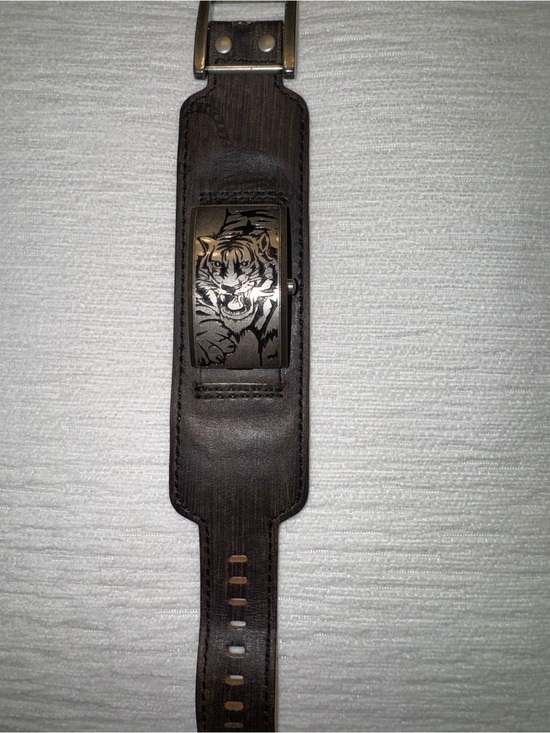Guess Accessories - Edgy Tiger Graphic Leather Cuff Watch – Y2K / Rocker Streetwear Vibes